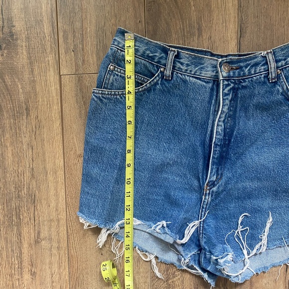 Vintage Levi’s cutoffs - Picture 8 of 8
